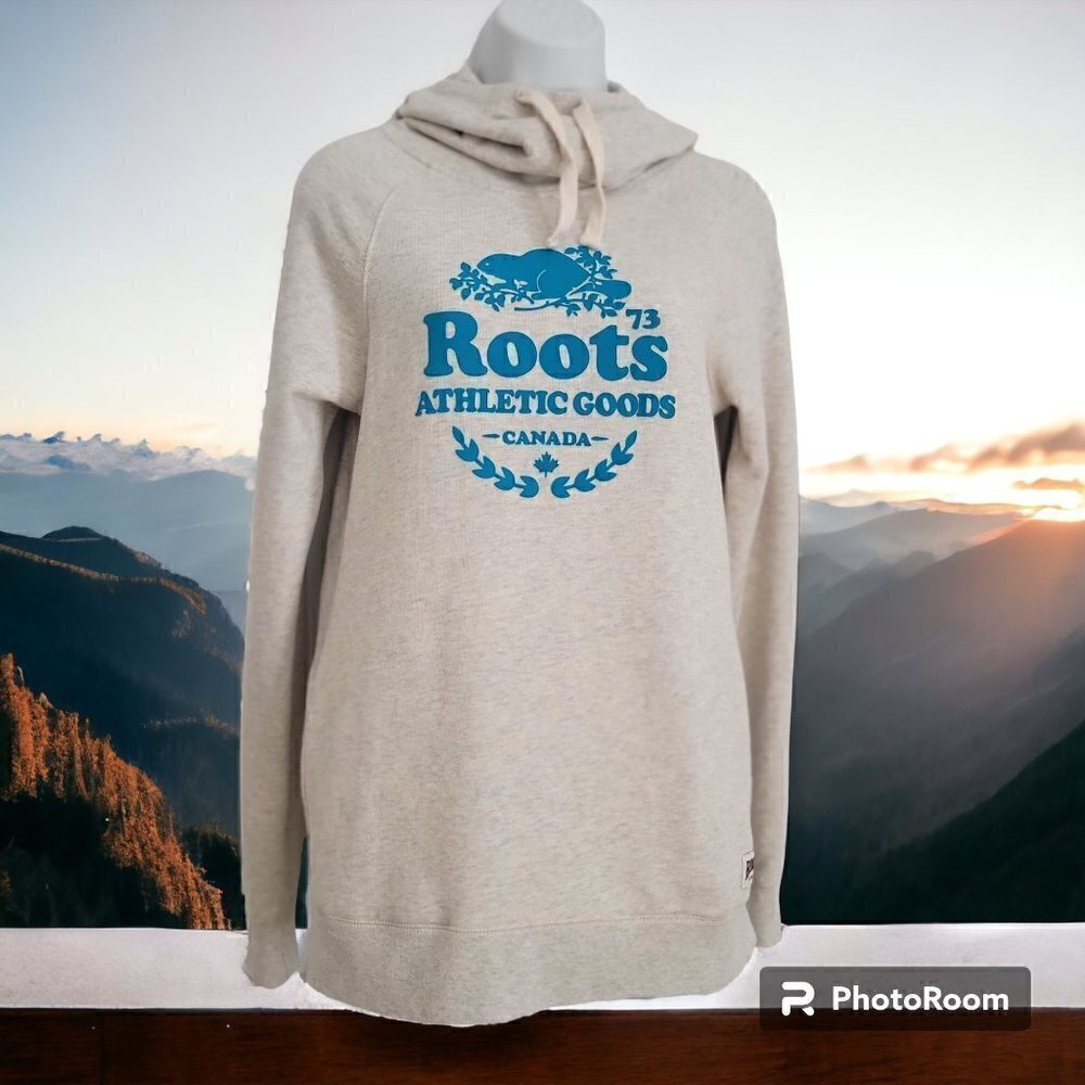 Roots Canada Women's Small/ P Logo Sweatshirt  Great Used Condition